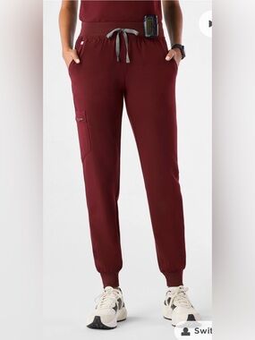 FIGS Zamora 29” Jogger Scrub Pants size Medium Burgundy $52 MSRP